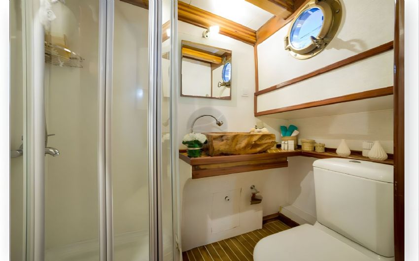 Adatepe 4 Teknesi iç salon