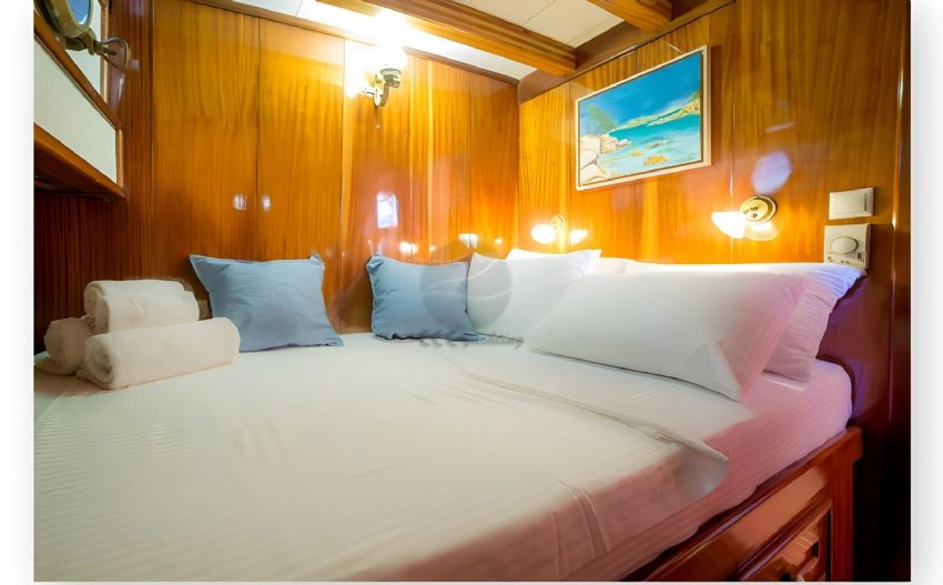 Adatepe 4 Teknesi arka güverte yemek masası