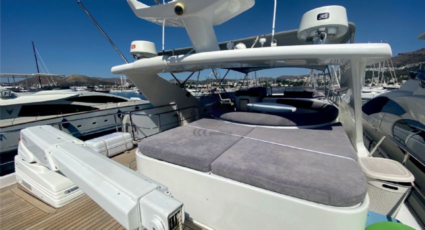 ADEN 4 Motor Yat Güneşlenme Alanı
