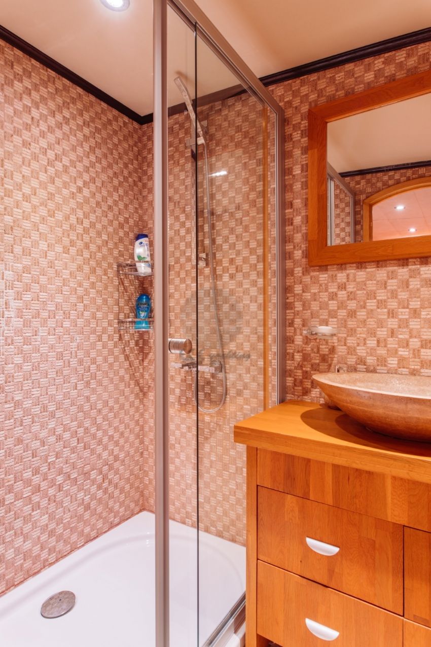 Aegean Pearl Gulet, Shower Cubicle.