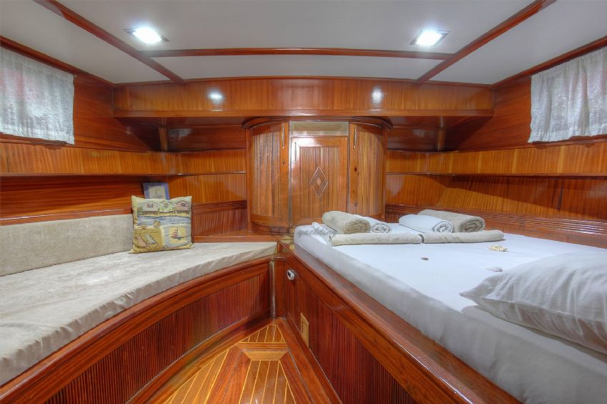 Akar Gulet Master Cabin.