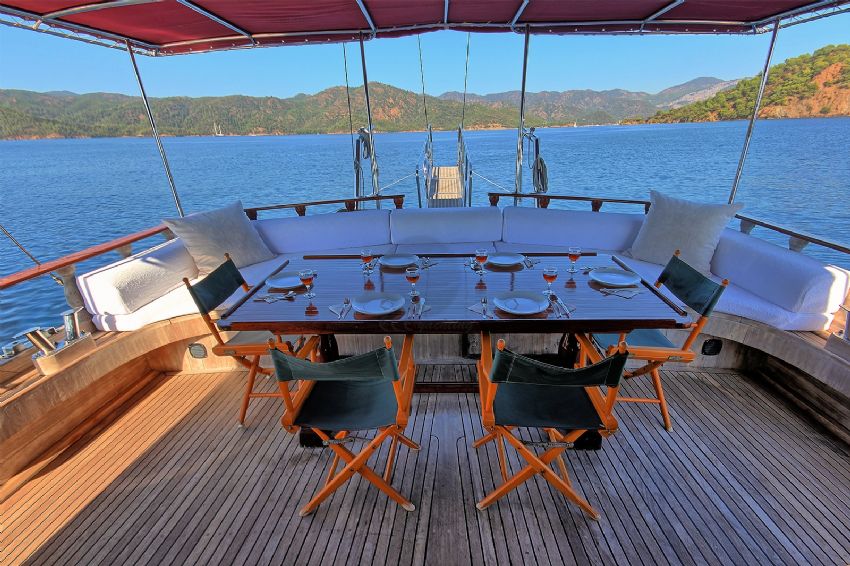 Akar Gulet Dining in Style.