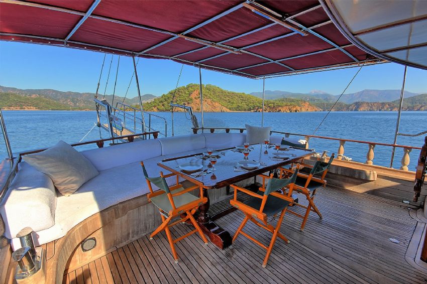 Akar Gulet Dining in Style.