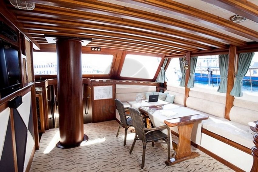 Alize salon ve yemek masası.