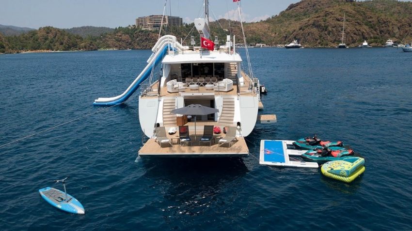 All About U 2 Yacht, Water Sports.