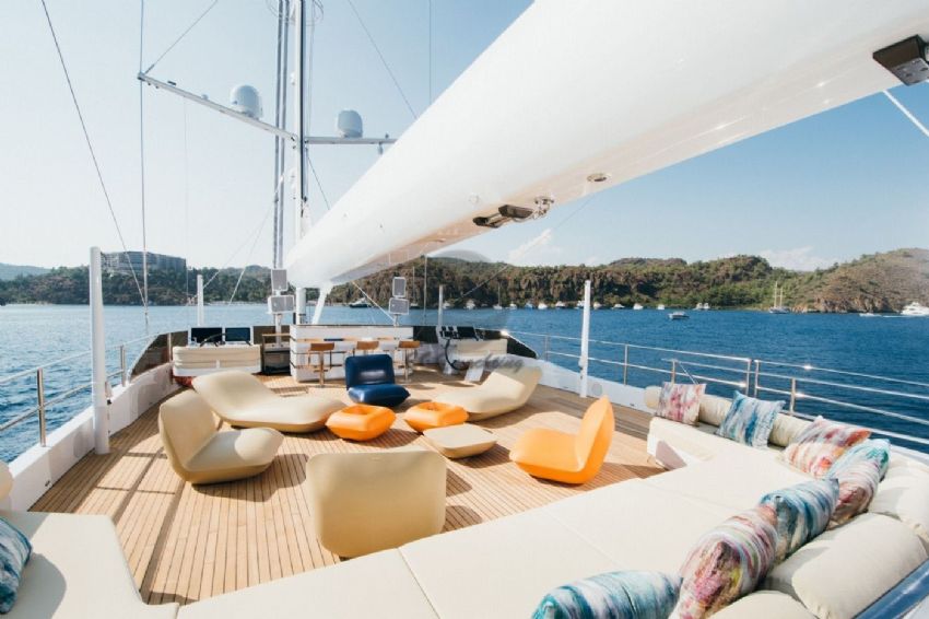 All About U 2 Yacht, Front Deck