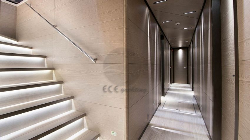 All About U 2 Yacht, Hall