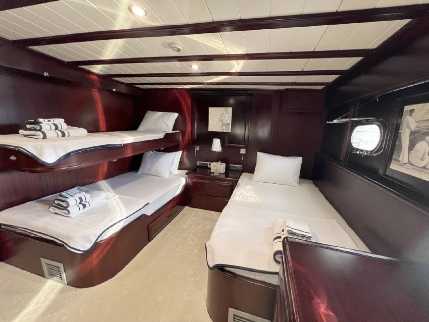 Triple cabin