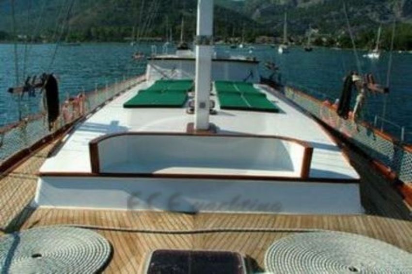 Antik 1 yatı ön güverte