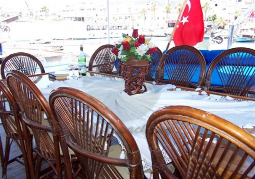 a.oğlu yemek masası