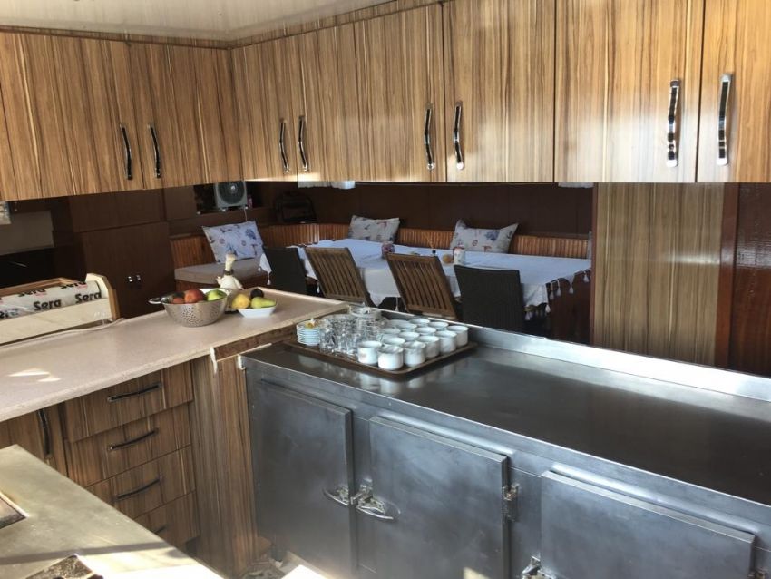 Ari B Yacht, Fully Functioning Kitchen.