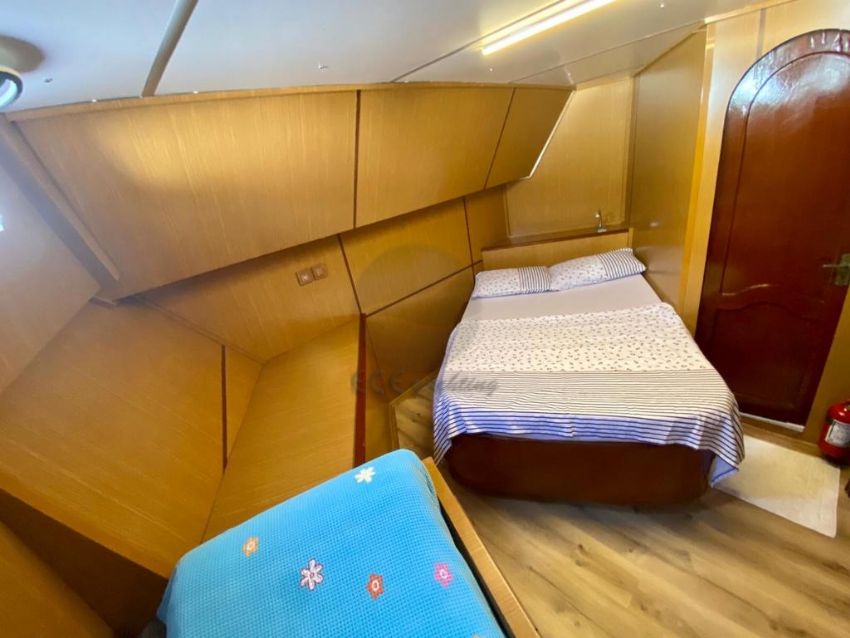 Ari B Yacht, Double Cabin Front View.