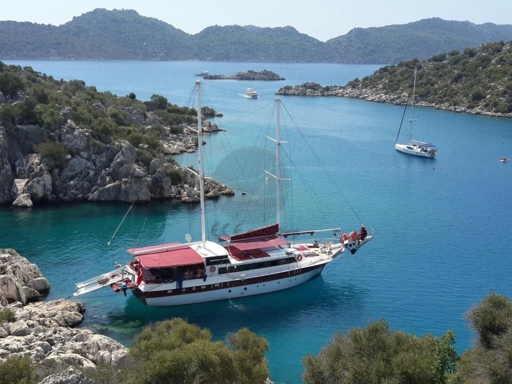 Ari B Yacht, Cruising İn Style.