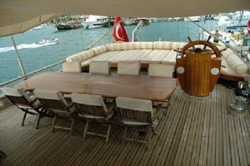 Arielle Deniz Teknesi yemek masası