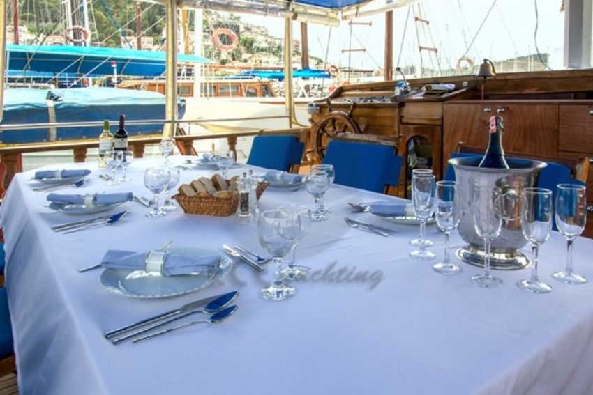 Arkadaşlık Teknesi Servis