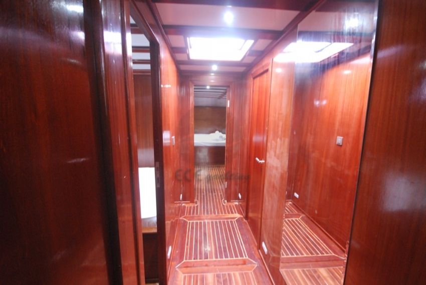 Asrin Gulet, Passageway.