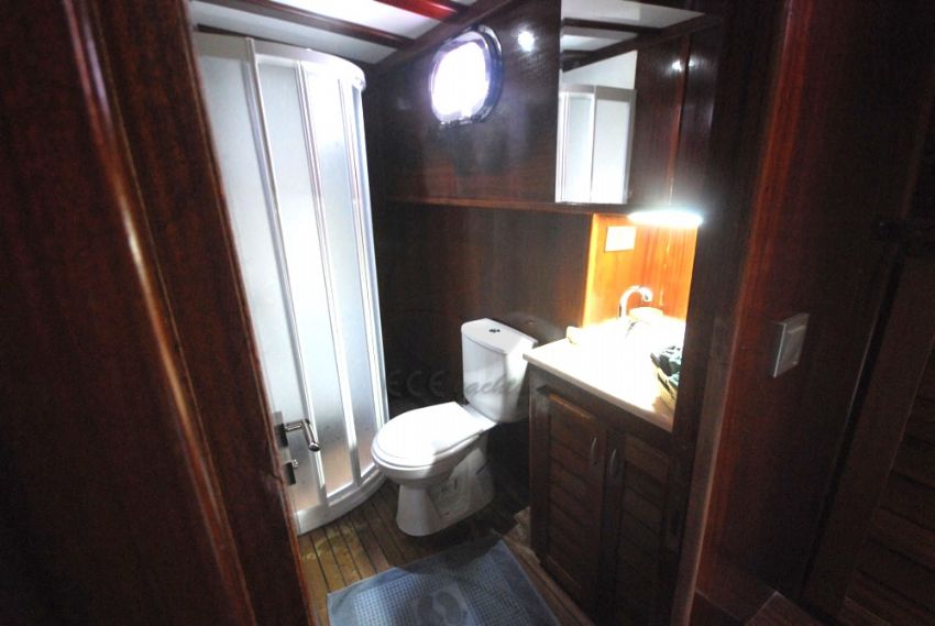 Asrin Gulet, En Suite.