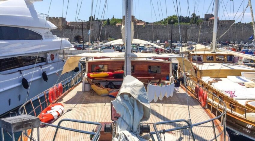 Muhteşem A Arka Güverte Yemek Masası