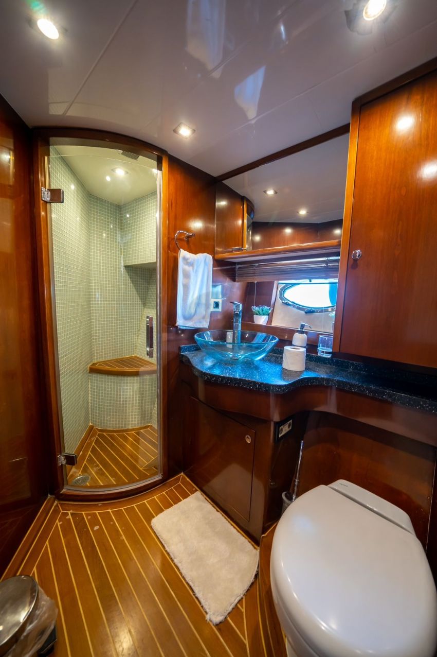 Azimut 68 Banyo Tuvalet