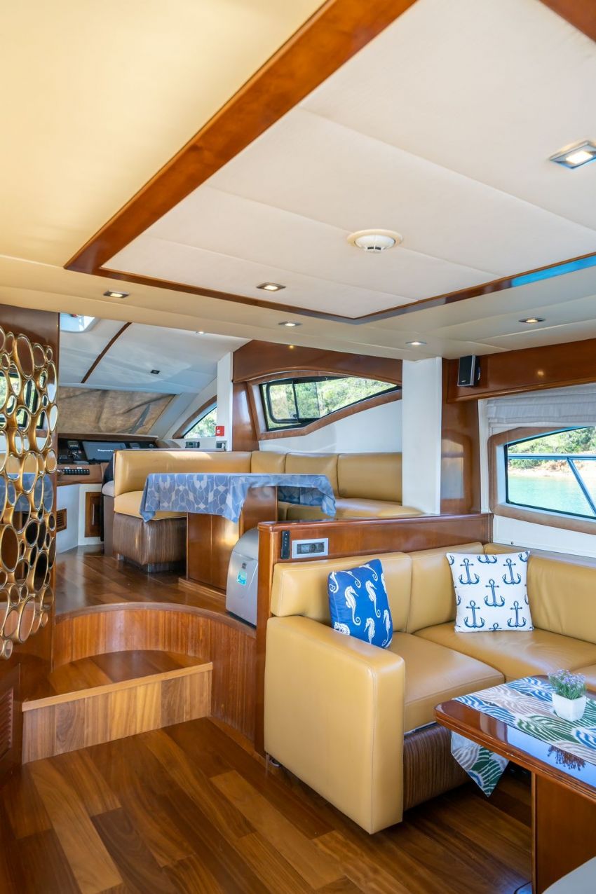 Azimut 68 Salon