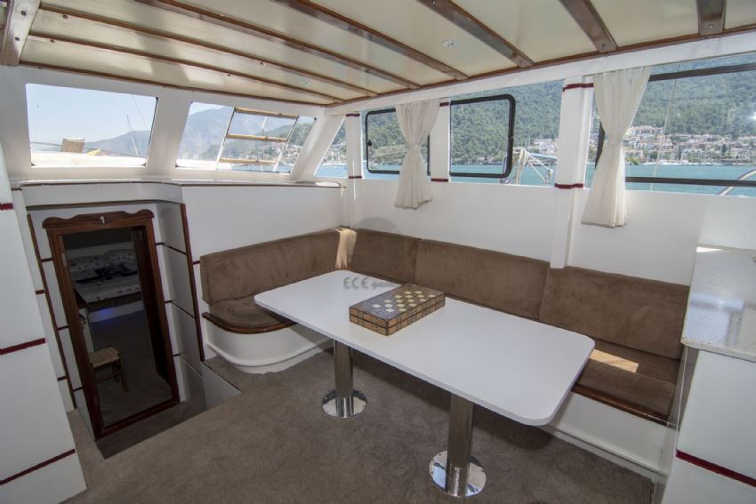 Mirac A Gulet, Dine With Friends.