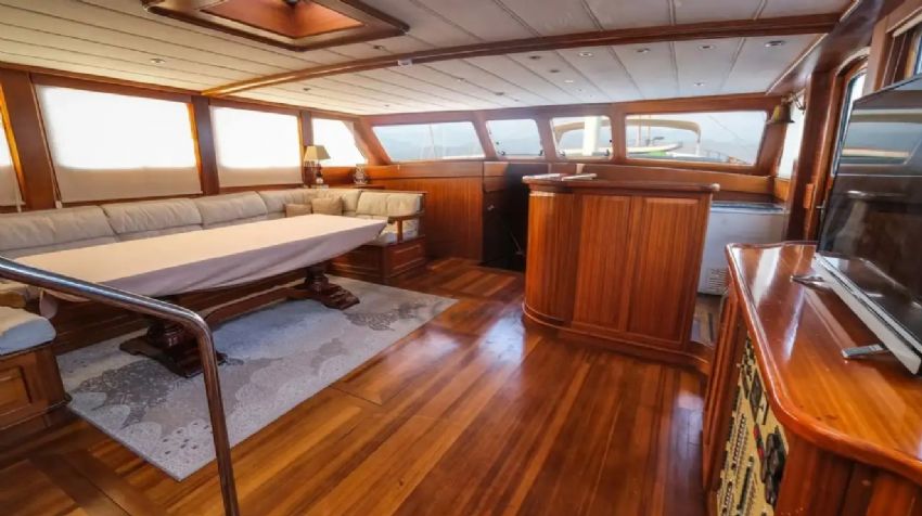 Baba Veli 9 Arka Güverte Yemek Masası