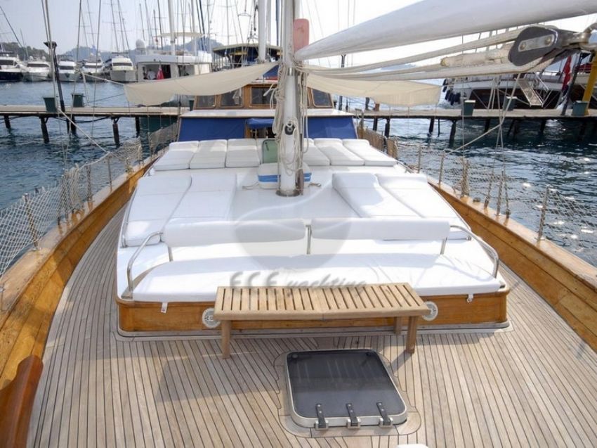 Bala Yatı ön güverte ve oturma grubu