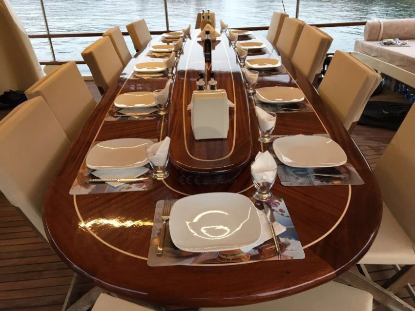 Baris 3 Arka Dış Yemek Masası