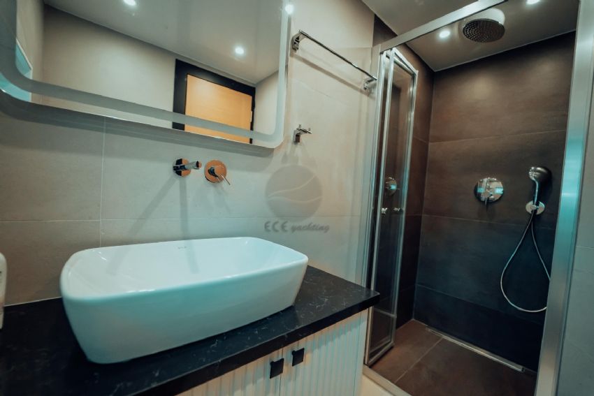 Trawler_Beluga_Fethiye_Bathroom_3