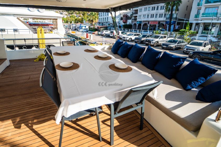 Trawler_Beluga_Fethiye_Dining_Table