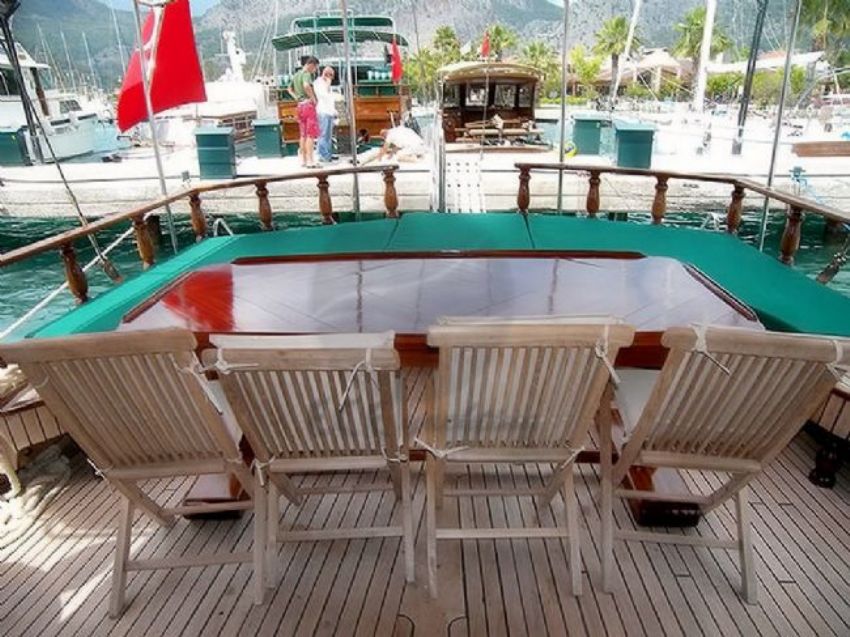 Onboard Dining, Berfu Yacht