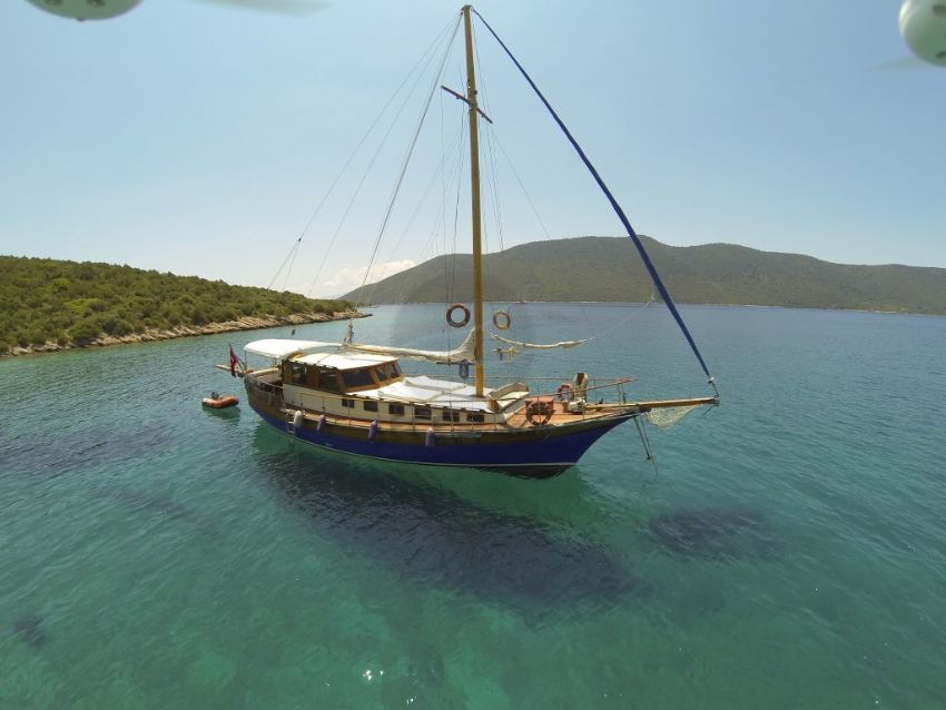 Bolero 1 koylarda. BLR 1, Starboard Front.