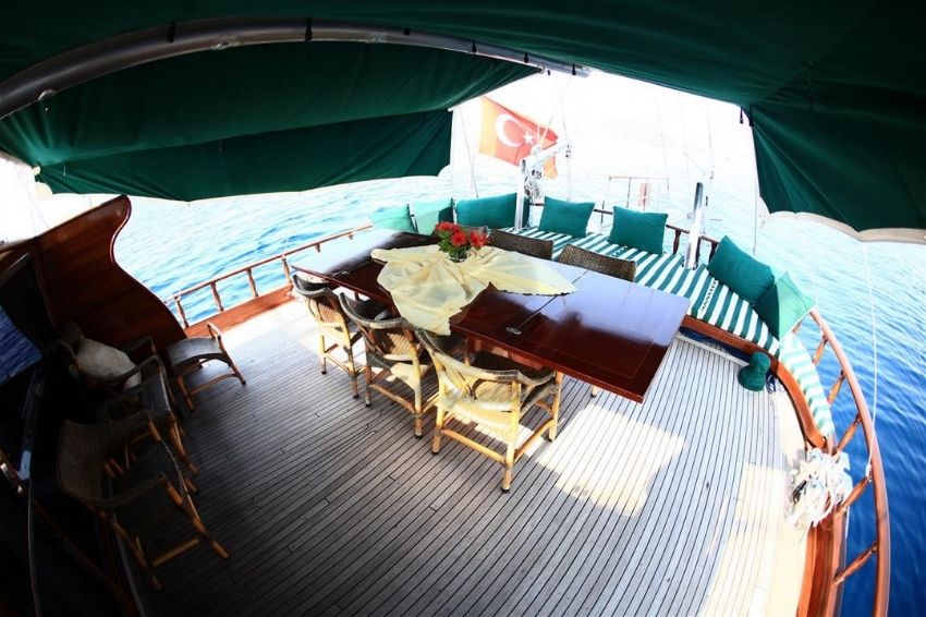 Yemek masasından bir başka kare M/S Blue Days.