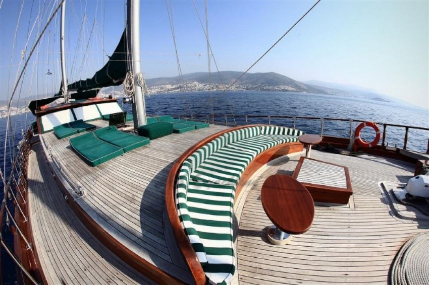 Blue Days ön oturma grubu ve masası.