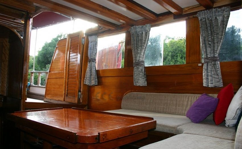 Blue Key gulet iç salon.   Blue Key Yacht, Lounge Seating.