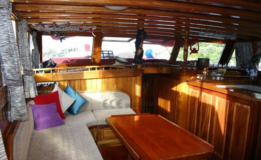 Blue Key teknesi iç salon.  Blue Key Yacht, Interior.