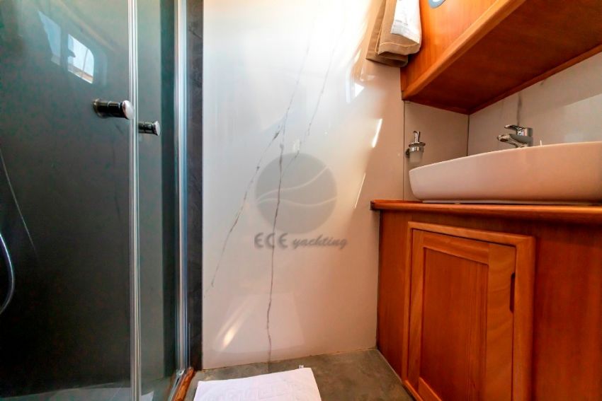 Ece Queen Duşkabini ve WC