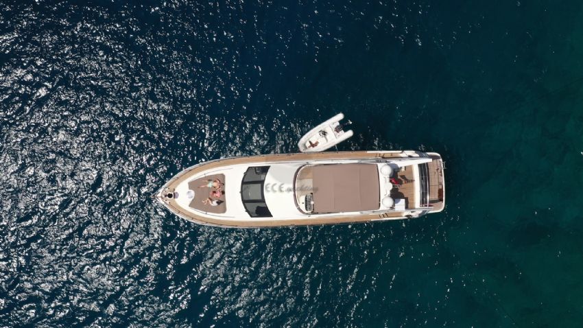 Ece Nice Dış Görünüm