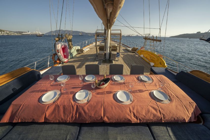 Brothers Gulet Yeme masası  Ön Güverte