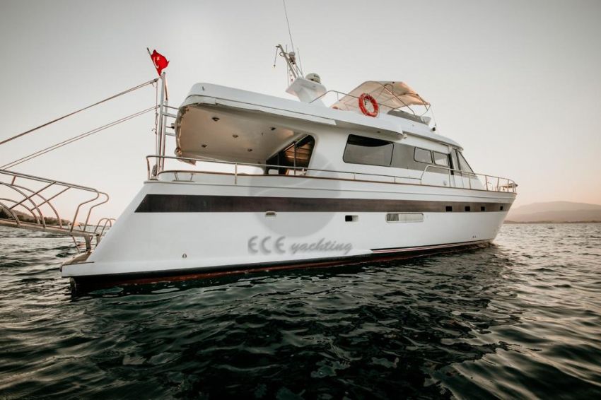 Ece Bursa Dış Görünüm