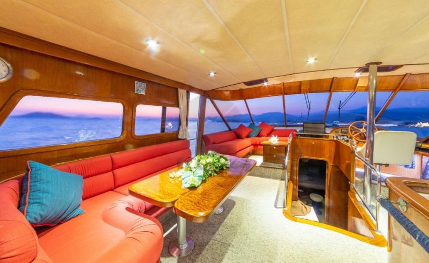 Ece Bursa İç Oturma Alanı