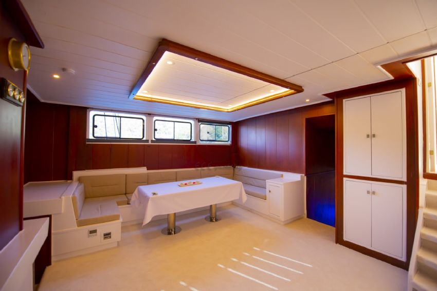 Buse By Frz Arka Yemek Masası