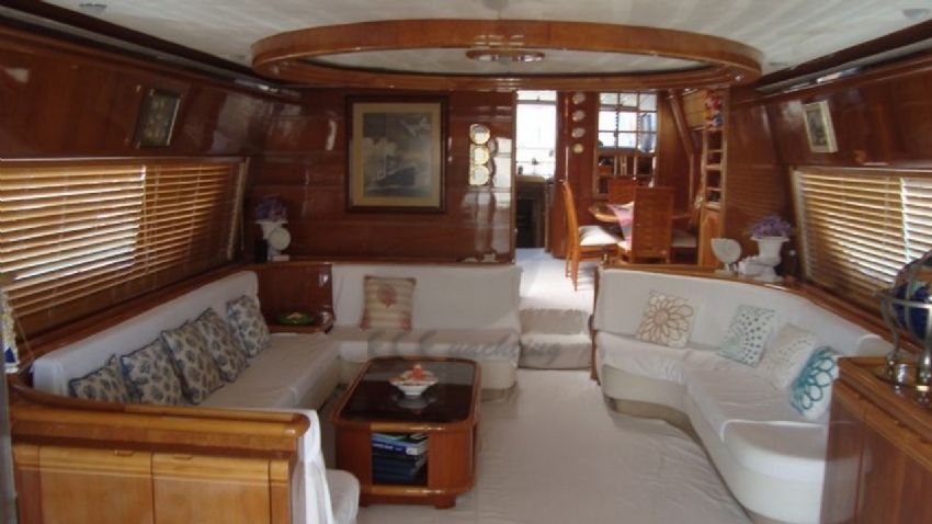 Geniş ve konforlu salon.