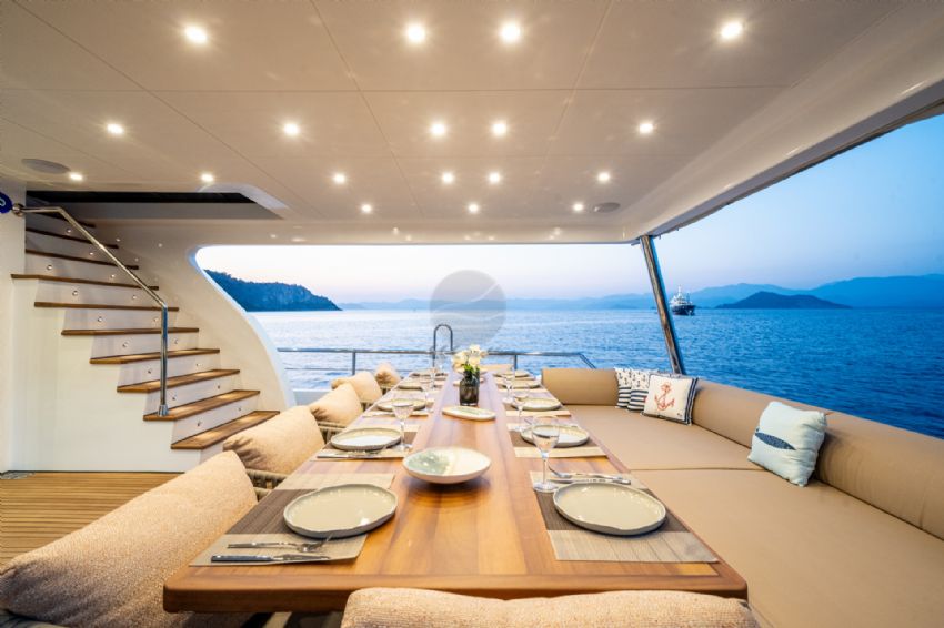 BY C&F Yemek Masası