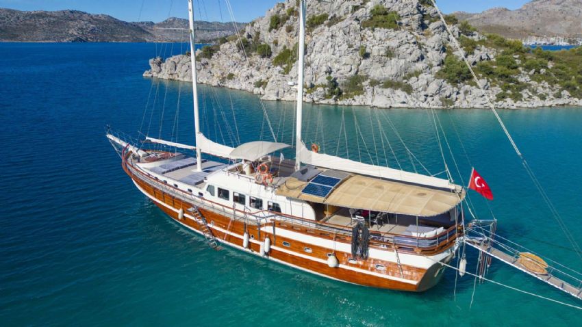 Çağan Teknesi Ön Güverte