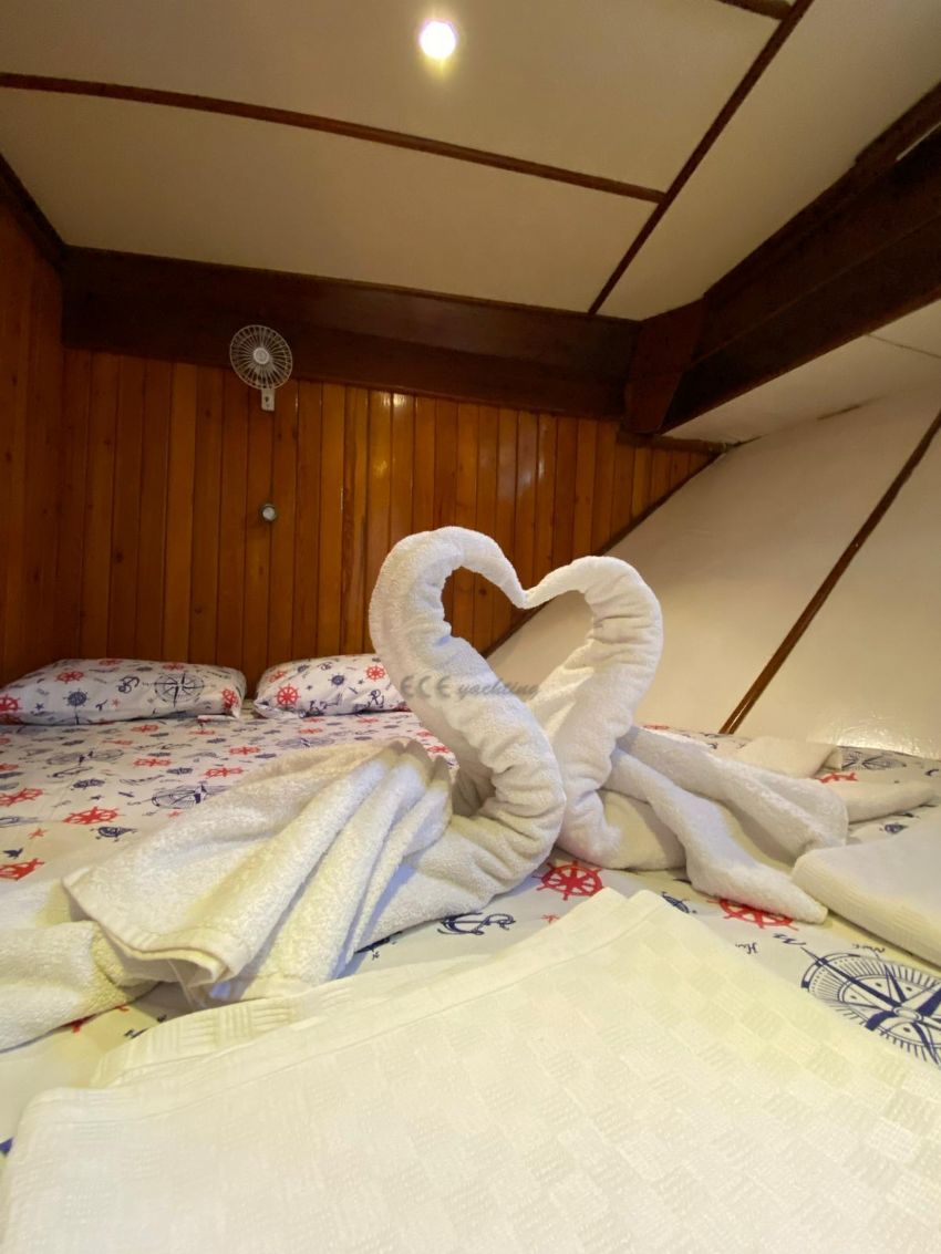 çakır mehmet kabin koridor.  Cakir Mehmet Yacht, Interior.