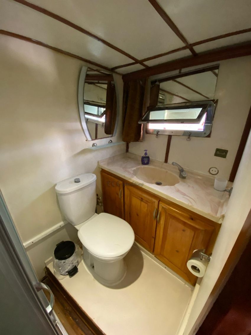 çakır mehmet teknesi double kabin.  Cakir Mehmet Yacht, Corridor.