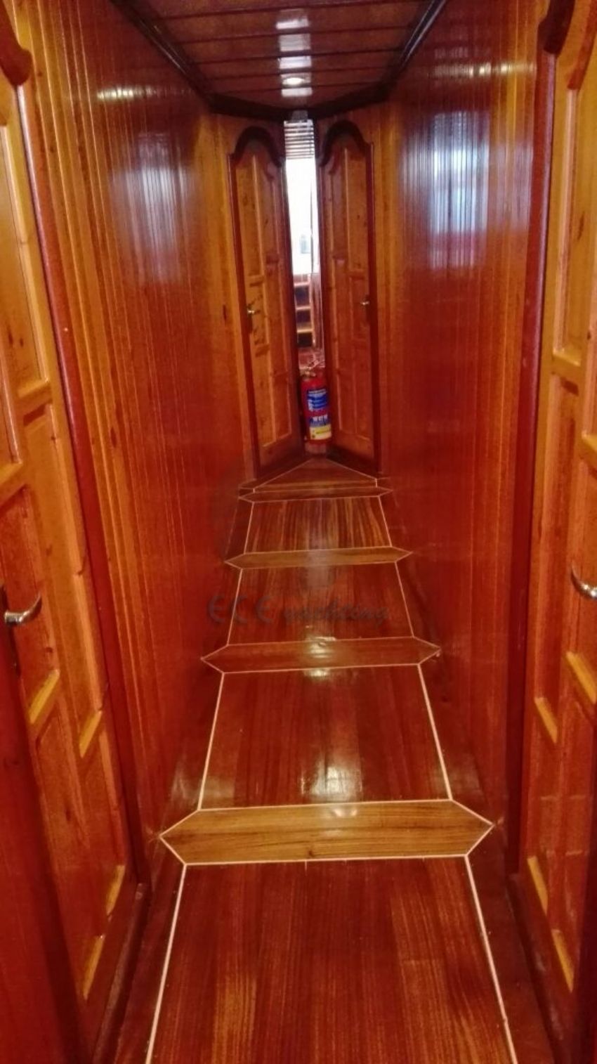 Cakir Mehmet Yacht, Passageway.