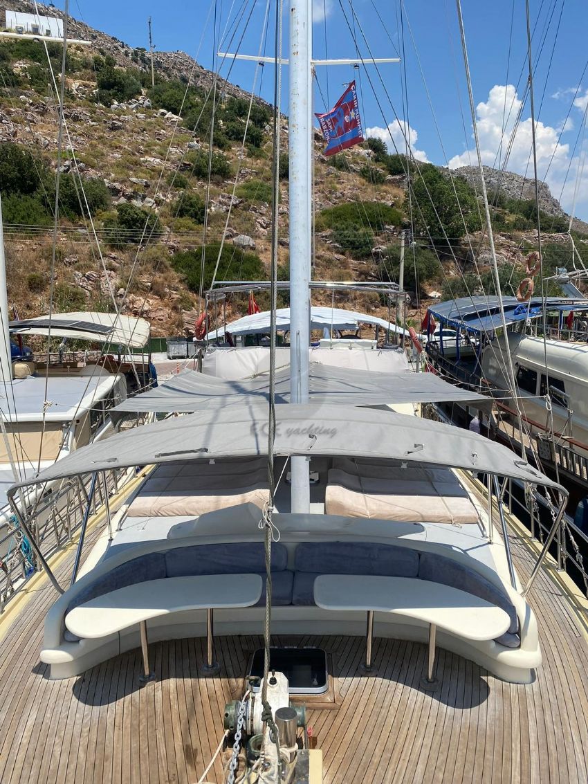 çakır mehmet ön güverte.  Cakir Mehmet Yacht, Front Deck.