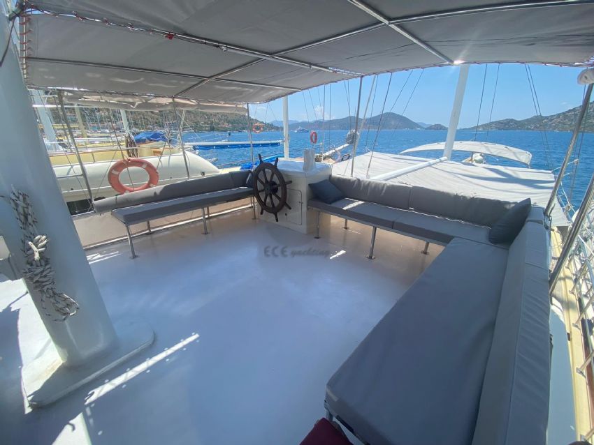 çakır mehmet teknesi güneşlenme alanı.  Cakir Mehmet Yacht, Bow View.